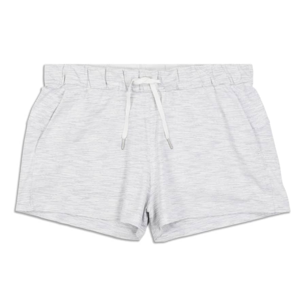 LULULEMON ON THE FLY SHORTS SIZE TEN 10 Wee Are From Space Nimbus Battleship